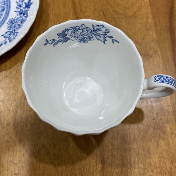 Vintage, teacup/saucer set, “Tulip Time”, by Johnson Bros. - Picture 4 of 12